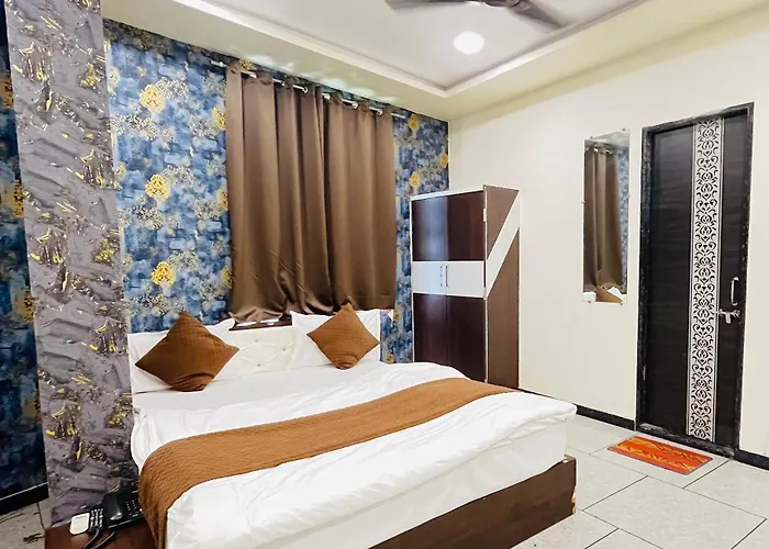 Hotel Shree Vijay I 966O9O1Oo6 Just 80Mtr From Shreenathji Temple 1Min Away By Sk
