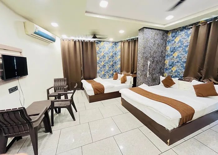 Hotel Shree Vijay I 966O9O1Oo6 Just 80Mtr From Shreenathji Temple 1Min Away By Sk