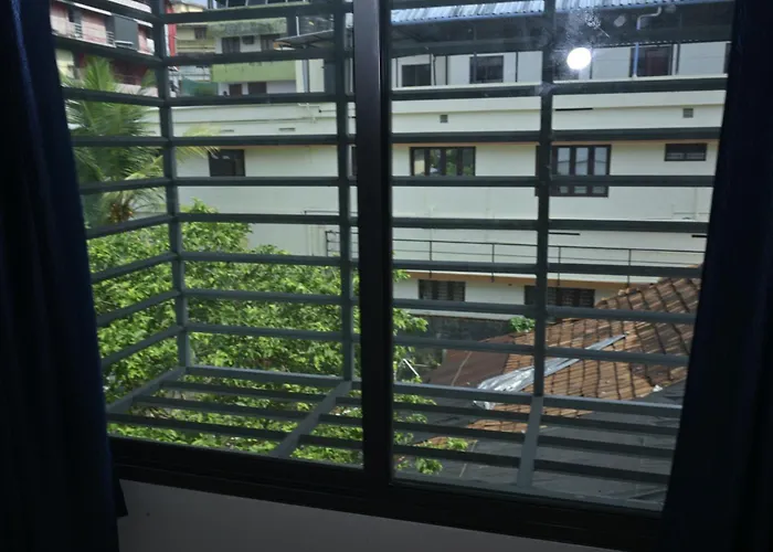 Nirupama,Hotel Aluva 700 Mtr From Aluva Railway Station