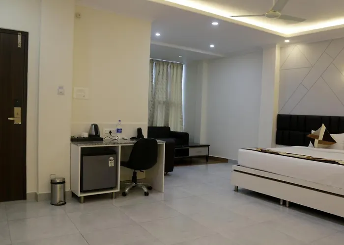 Hotel Mandi Heights - Bar, Fine Dining & Banquet Hall