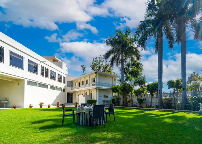 Hotel Chandrawati Palace
