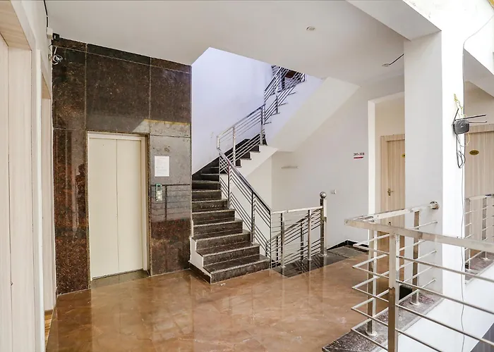 Hotel Sky Rise Inn Near Medanta - The Medicity, Gurugram Gurgaon