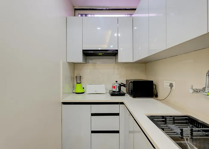 The Lodgers 1 Bhk Serviced Apartments Near Artemis Hospital Sector 52