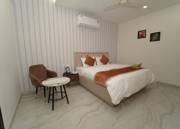 Hotel Chandigarh Heights - Airport Road Manali Highway Transit Hotel
