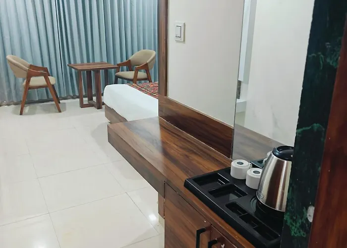 Hotel Maple Leaf