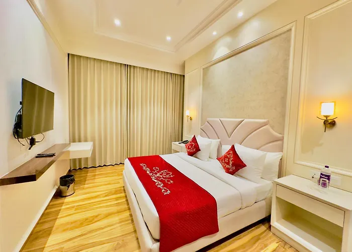 Hotel Sukh Farm 5-Minute Drive To Banasar Bagh