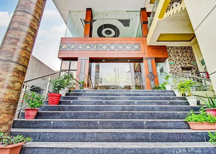 Super Townhouse Oak Hind Palace Near Gomti Riverfront Park Lucknow