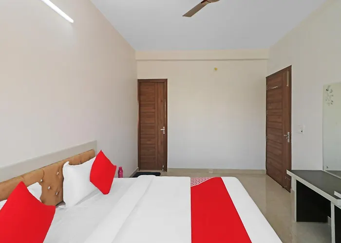 Hotel O Safari Inn