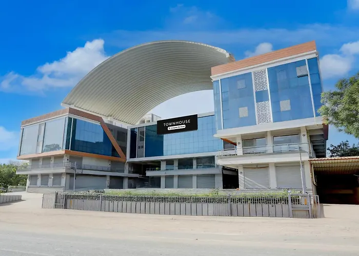 Super Townhouse Ambaji Formerly Hotel Kardhar Inn