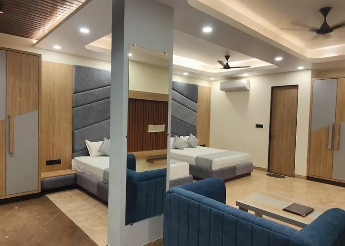 Tanwar Hotel & Restro