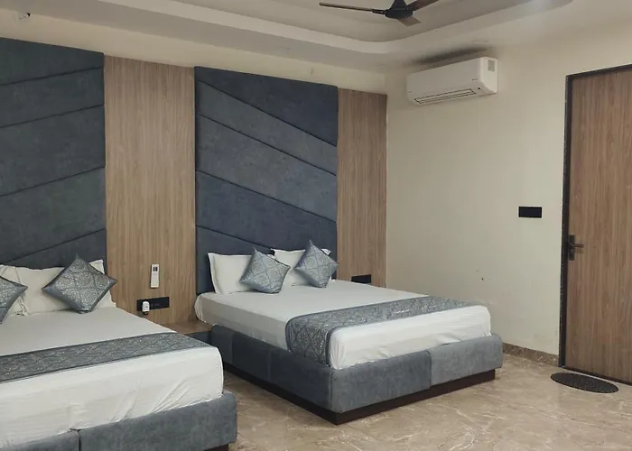Tanwar Hotel & Restro