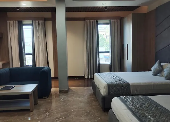 Tanwar Hotel & Restro