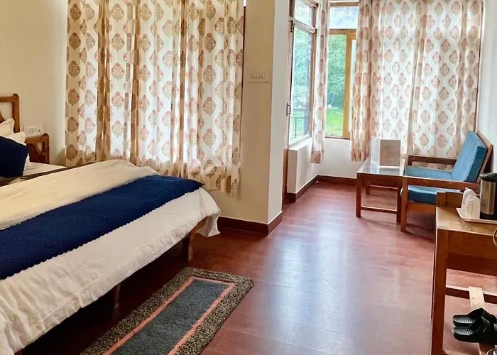 Hotel Tourist 10 Minutes Walking Distance From The Mall