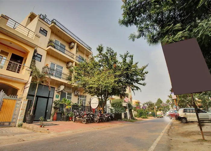 Super Townhouse Kachnar House Vikas Nagar