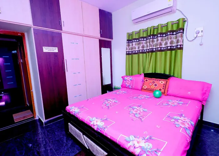 Sri Sakthi Home Stay - Free Pickup From Train Station-Unstained Bed Sheets- Powerful Ac - Fast Wifi - Water Purifier - Spotless Bathrooms- No Cockroaches- Dust Free Rooms- Luxury Mattress- Refrigerator- Cozy Ambience- 24 Hours Hot Water- Washing Mach