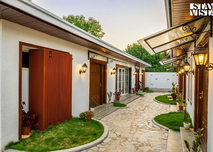The Five Oaks By Stayvista - Mountain View & Private Pool