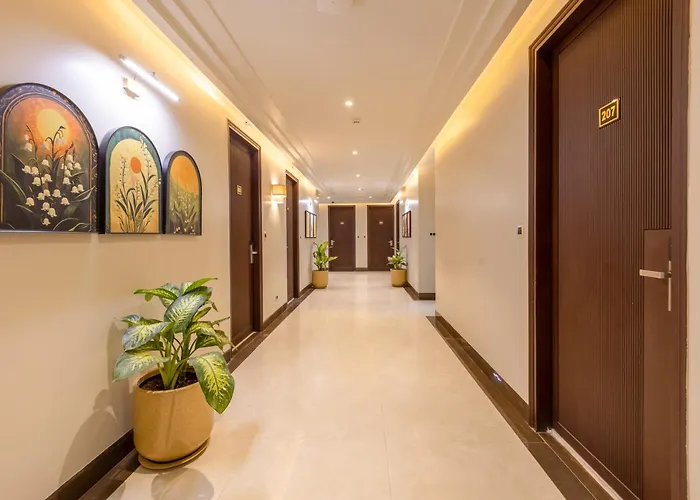 Saltstayz Premier - Sector 50 & Golf Course Ext Road