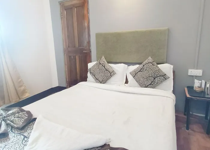 Hotel Sakura Mountain View Near Darjeeling Toy Train Station