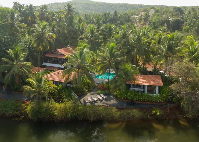 Pont Bleu Suites - Boutique Hotel -Riverside & Pool