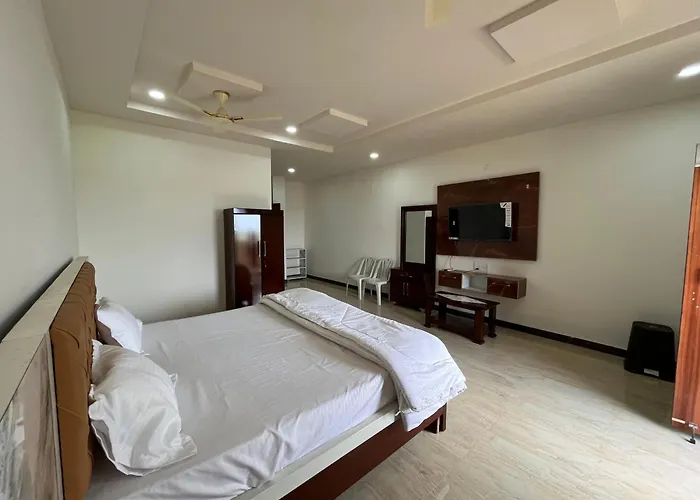 Rr Grand Hotel &Banquet Hall