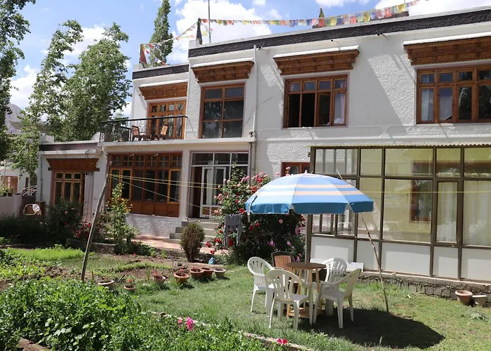Nilza Guest House