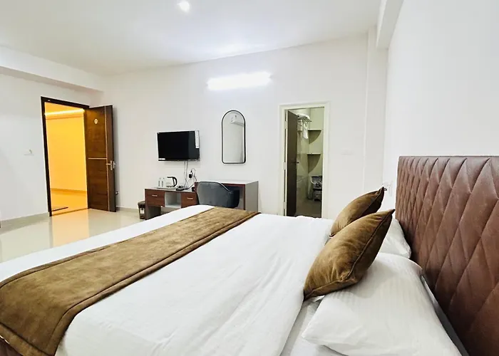 Queens Suite Rooms