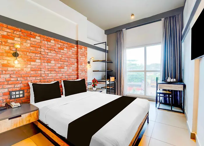 Townhouse Oak Mangalore City Centre Mall