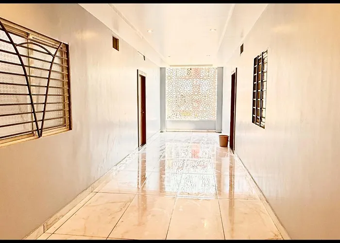 Hotel White S - Stay Near Shri Mahakaleshwar Jyotirlinga Temple - Free Wifi & Free Parking - Fully Air Conditioned And Spacious Room - Excellent Service Recommended