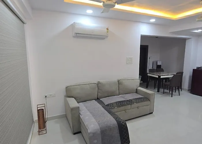 Cozy 2Bhk With Balcony & Kitchen