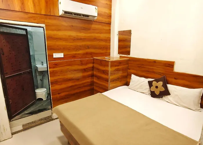 Hotel Om Palace Near Mahakal Mandir