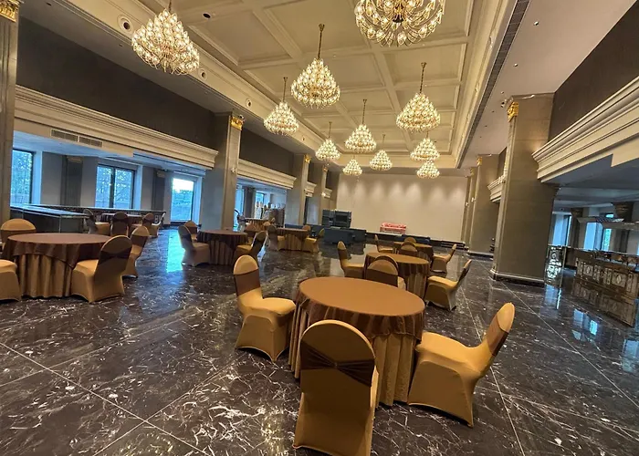 The Supreme Hotel And Banquet