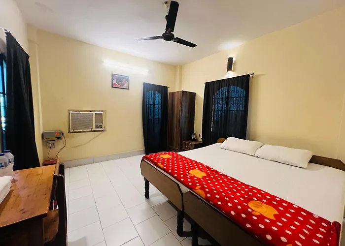 Monalisa Hostel Varanasi