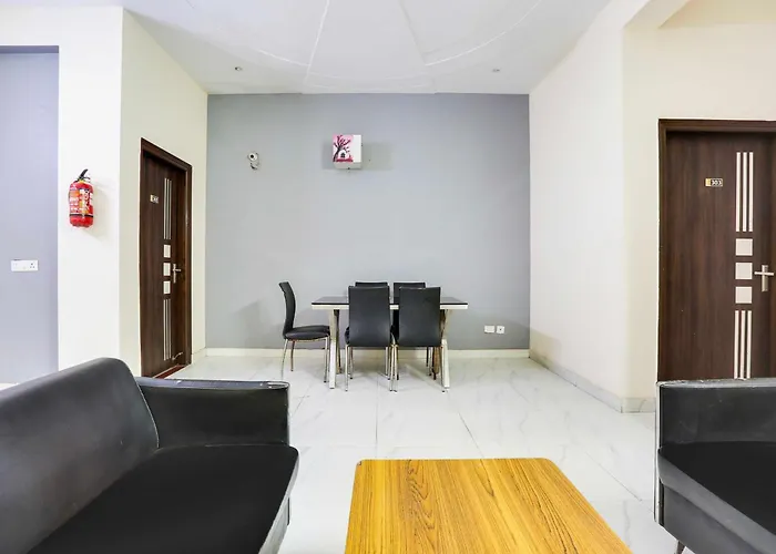 Hotel O Sector 45 Near Huda Metro Station