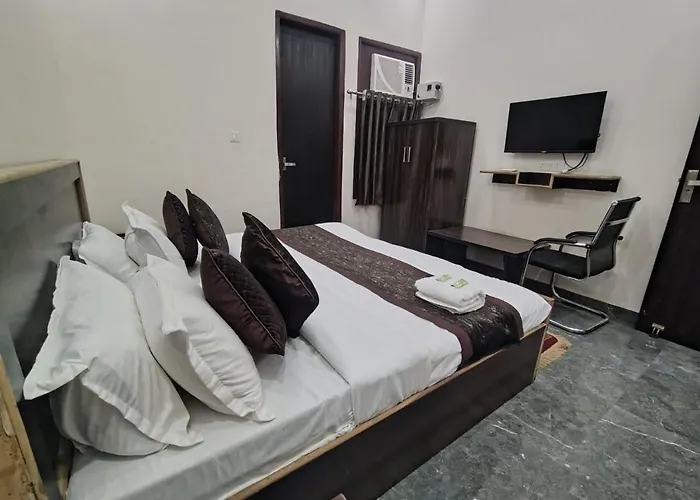 Hotel Nidhivan Dham - Near Janam Bhoomi Mathura