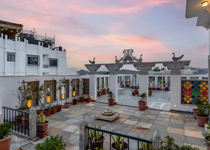 Maan Vilas Swimming Pool Boutique Hotel In Udaipur