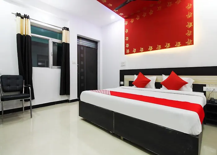 Taj 3 Star Hotel Near 200Mtr Taj Mahal Agra