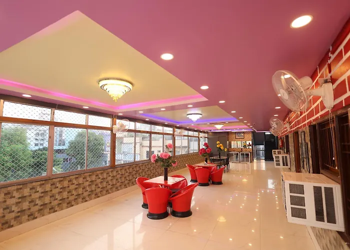 Hotel Anand Lok