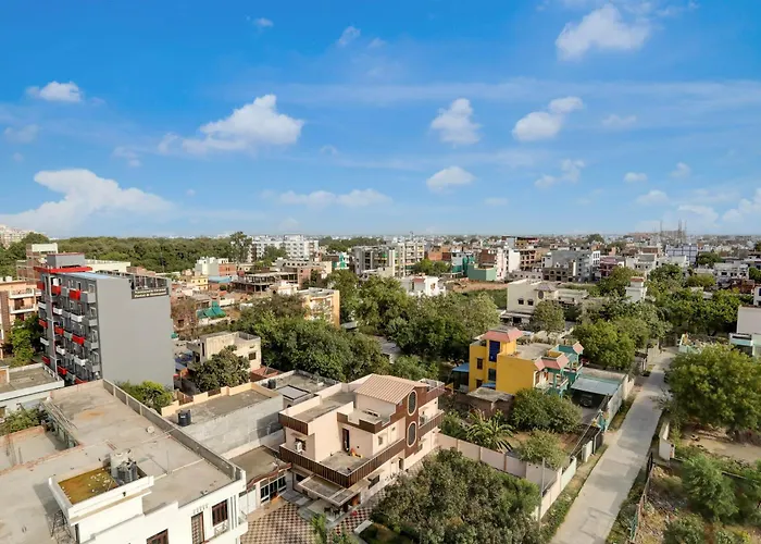 Oyo Townhouse Hyderabad Gate Iit Bhu Formerly Rk Heights