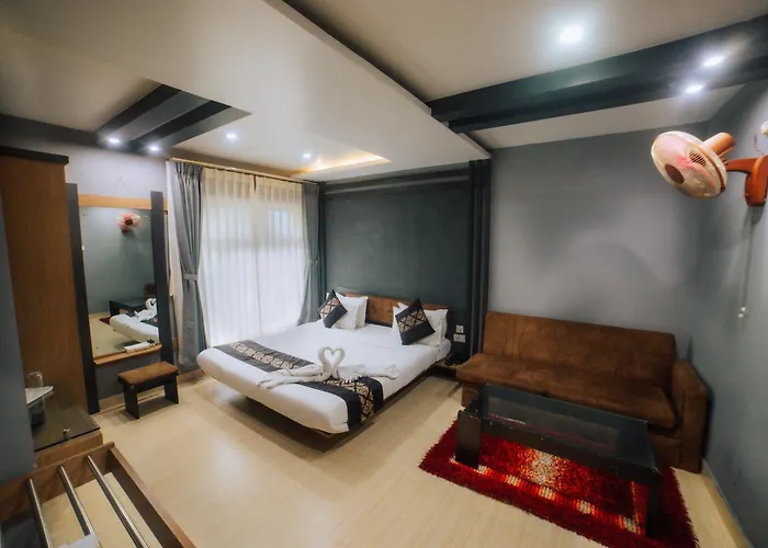 Amarjeet Hotel
