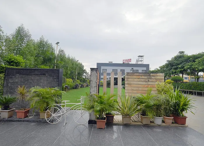 Aceotel Resort 7Th Cloud, Indore