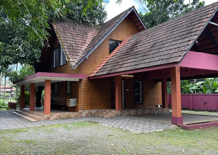 Cottage On Riverside