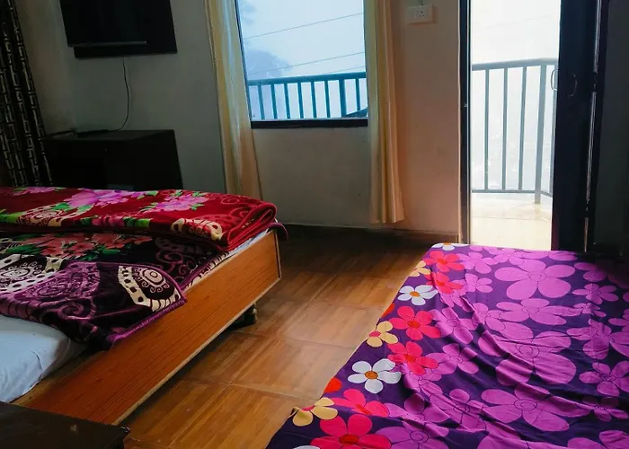 Hotel Plaza Dalhousie - Near Ghandhi Chowk Mall Road