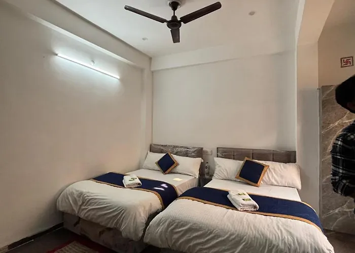 Chandrakala Residency Paying Guest House Near Kashi Vishwanath Temple And Ganga Ghats