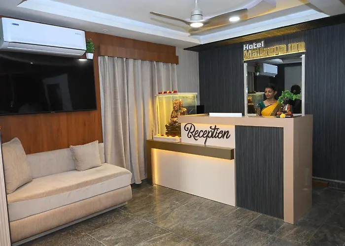 Hotel Maitreya Inn Near Cmc Hospital, Vit, Sripuram Temple,Naruvi Hospital