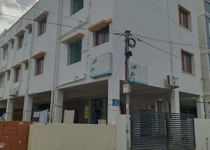 Royal 2 Bed Room Apartment -Opp Mattuthavai Bus Stand Madurai