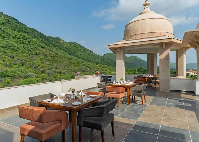 Traavista Aravali Mahal - Luxury Lake View Heritage Resort In Udaipur