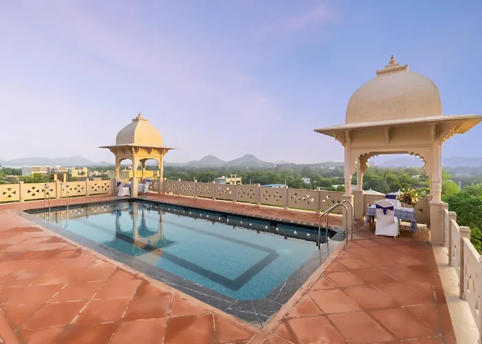Traavista Aravali Mahal - Luxury Lake View Heritage Resort In Udaipur