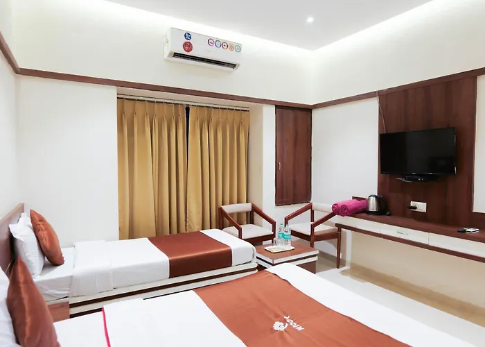 Hotel Laxmibai Palace- Only 300 Meter From Sai Baba Temple!!!!
