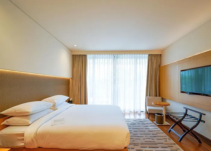 Hotel Blvd Club - Near Bengaluru Airport Settahalasūr