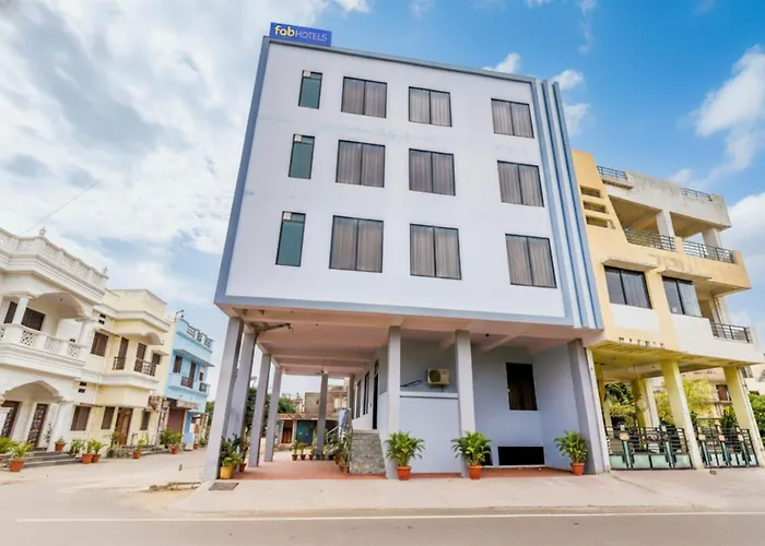 Fabhotel Golden Manor Inn